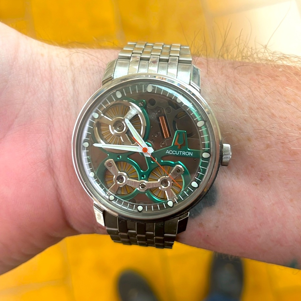 Accutron spaceview 2020 stainless steel saphire crystal electrostatic